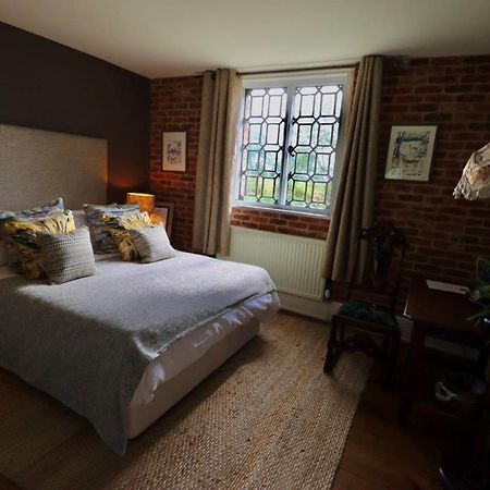 Отель The Cholmondeley Arms Wrenbury Экстерьер фото