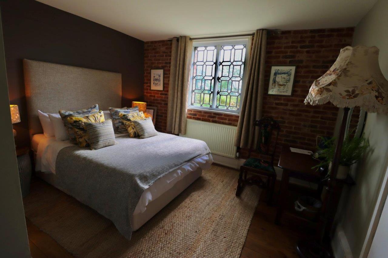 Отель The Cholmondeley Arms Wrenbury Экстерьер фото