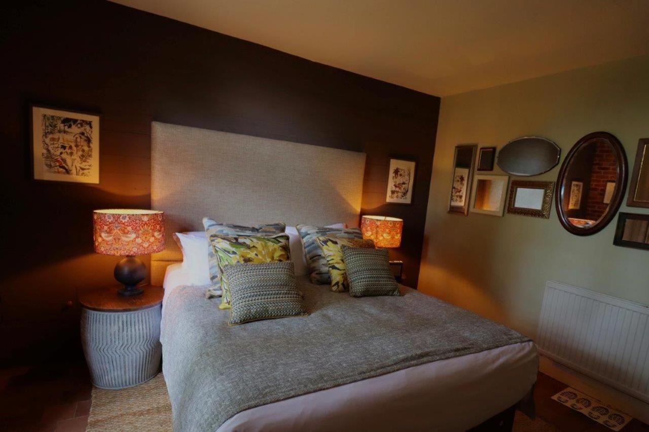 Отель The Cholmondeley Arms Wrenbury Экстерьер фото