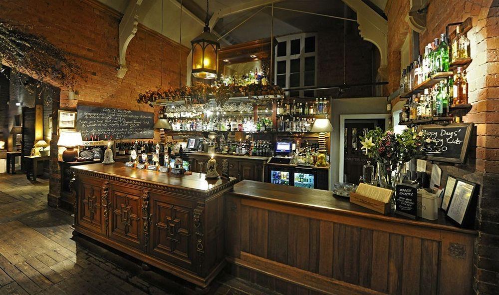 Отель The Cholmondeley Arms Wrenbury Экстерьер фото