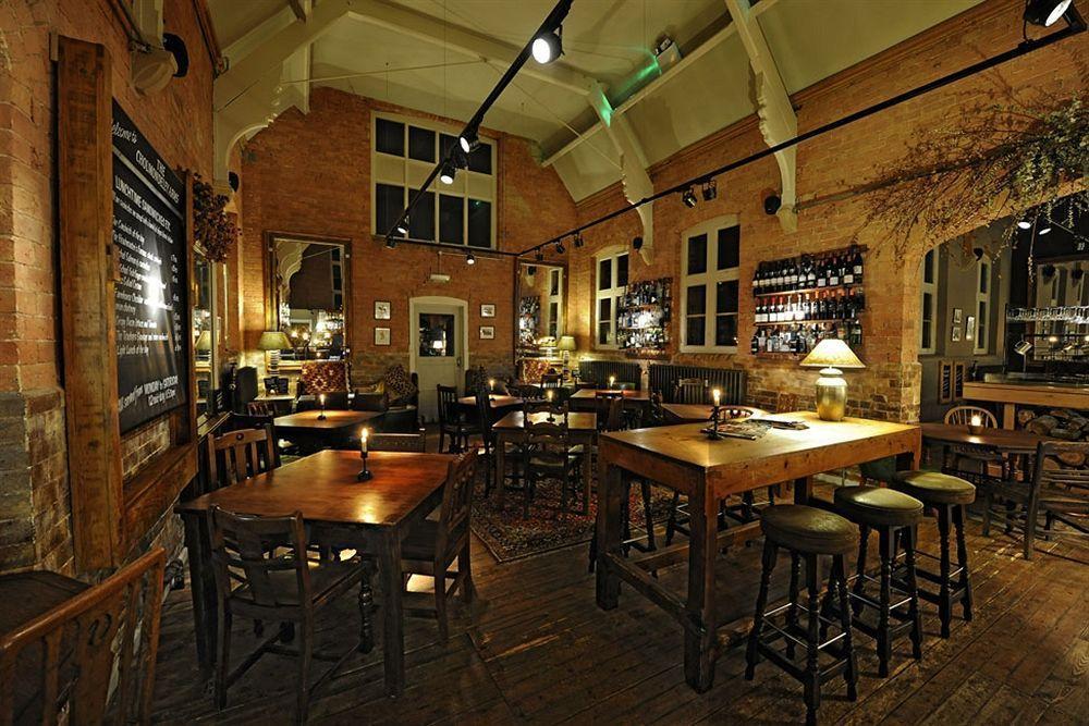 Отель The Cholmondeley Arms Wrenbury Экстерьер фото