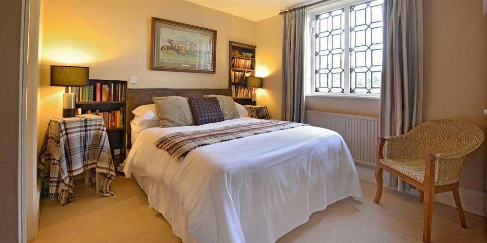 Отель The Cholmondeley Arms Wrenbury Экстерьер фото